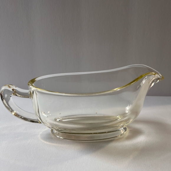 Pyrex gravy or sauce boat - Picture 4 of 5